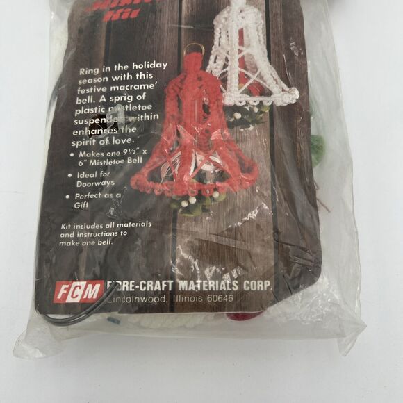 Vintage Fibre-Craft Macramé Mistletoe Bell Kit New in Package NOS - Picture 3 of 8